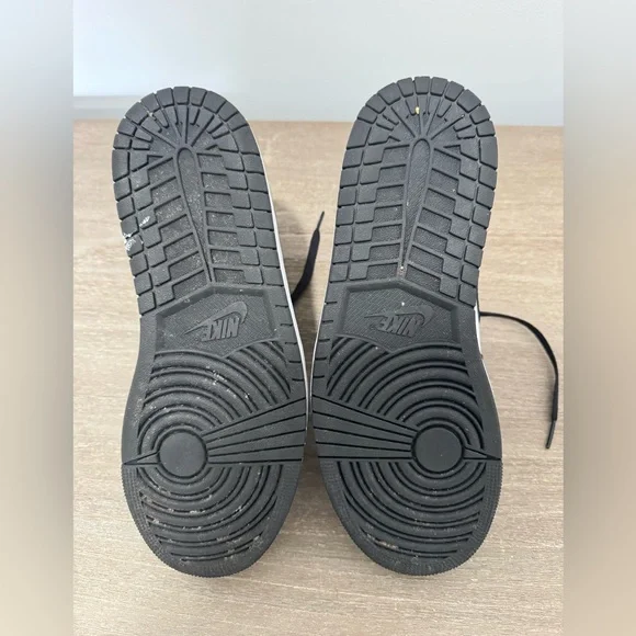 Air Jordan 1 Mid Panda Black and White | Very Good Condition - Picture 8 of 8